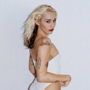 Miley Cyrus - Bass Persuades